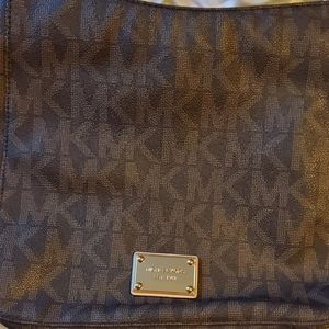 Micheal Kors Jet Set Crossbody bag